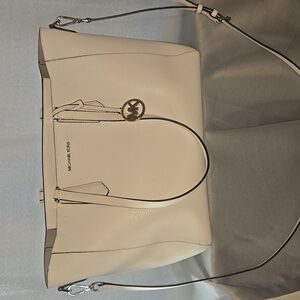 Michael Kors EUC large white tote pebbled leather